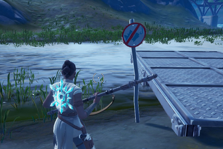 Défi : Attraper un objet avec une canne à pêche à plusieurs endroits signalés par un panneau Pêche interdite