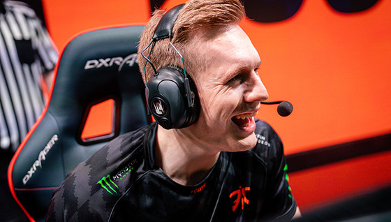 Fnatic prend une victoire dominante contre G2 Esports