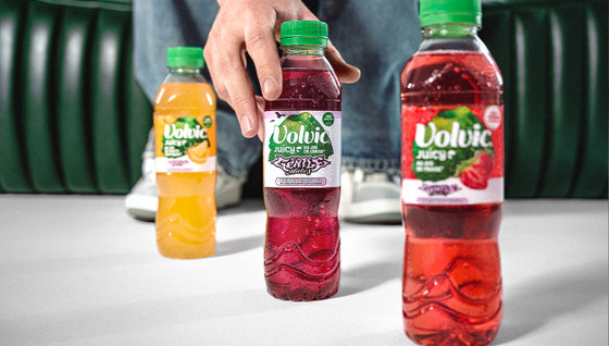 Be Gentle, Play Juicy : Volvic et Gentle Mates lancent la saveur cerise !
