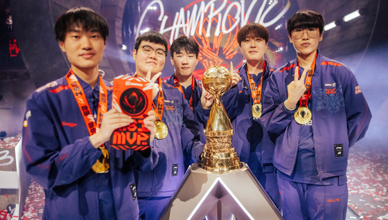 JDG vainqueur du MSI 2023 contre BLG dans un duel 100% chinois