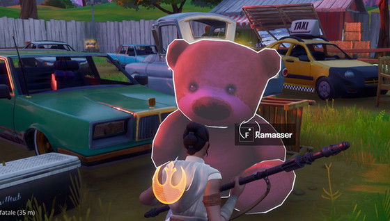 Défi : Porter un ours en peluche rose géant trouvé à Risky Reels sur 100m