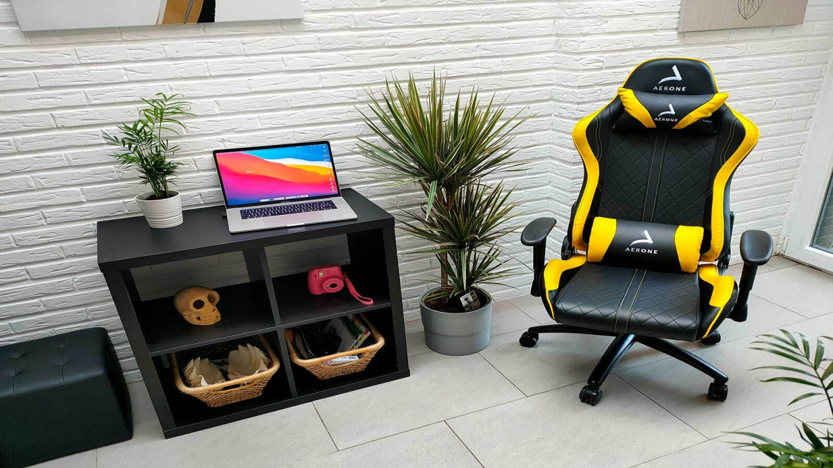 Test Aerone chaise gaming, bureau et tapis de Sol