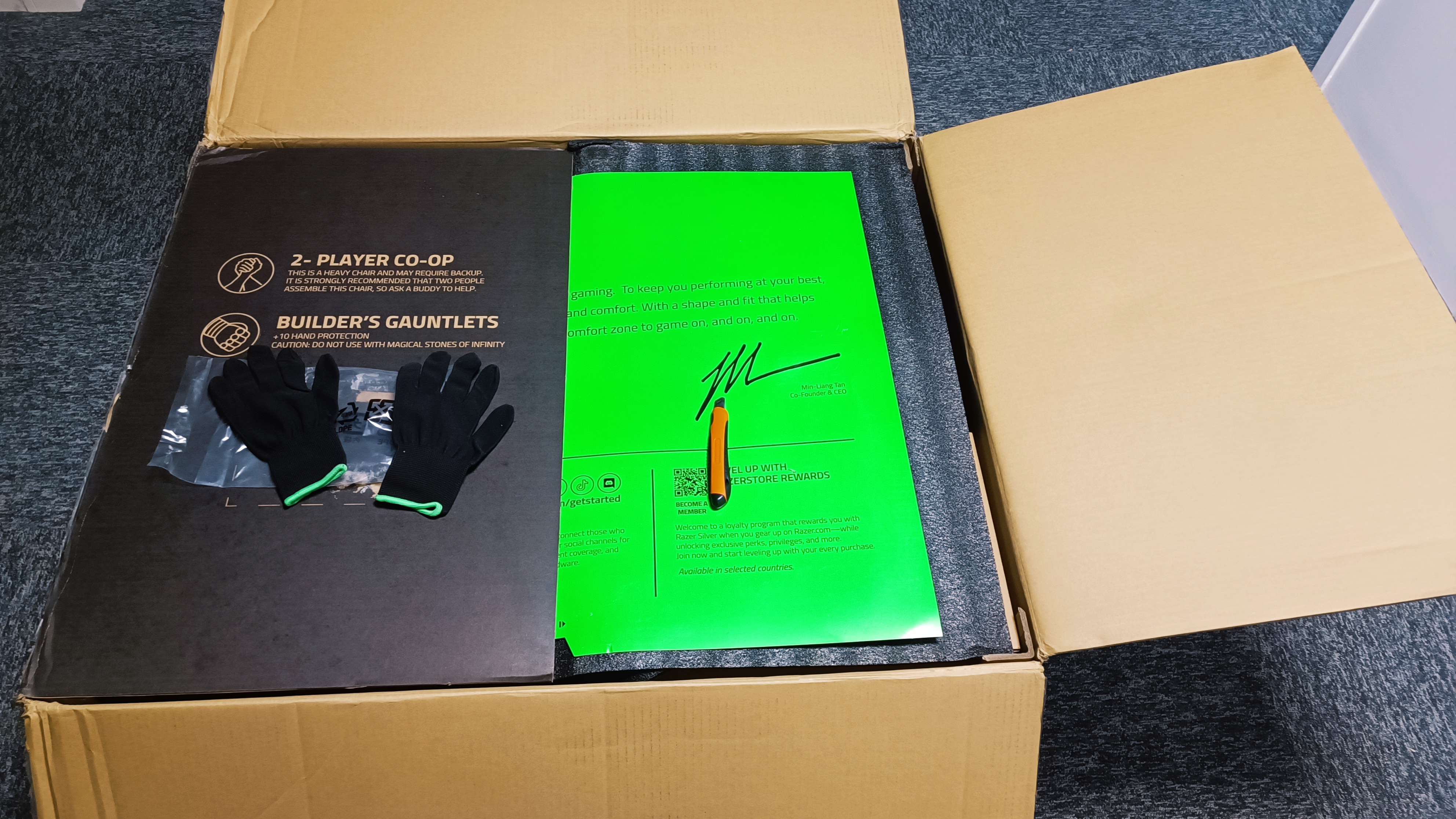 Razer-Fujin-Pro-Test-Chaise-Gaming-Packaging