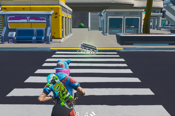 Fortnite : Puce 51 Décryptage, Utiliser la Parade du poulet pour traverser la route devant le stand de bananes, Défi