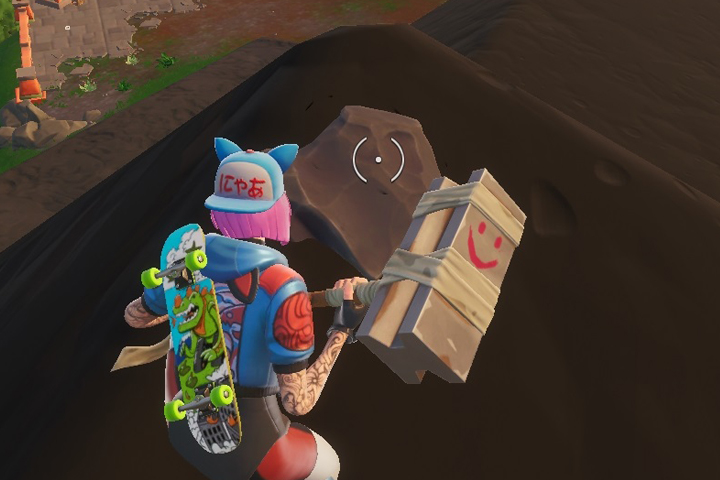 Fortnite : Puce 80 Décryptage, Utiliser la pioche Dérailleuse pour détruire le rocher au sommet du bord du cratère du volcan, Défi