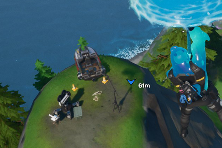 Fortnite : Traverser plusieurs cercles enflammés à bord d’un canot motorisé