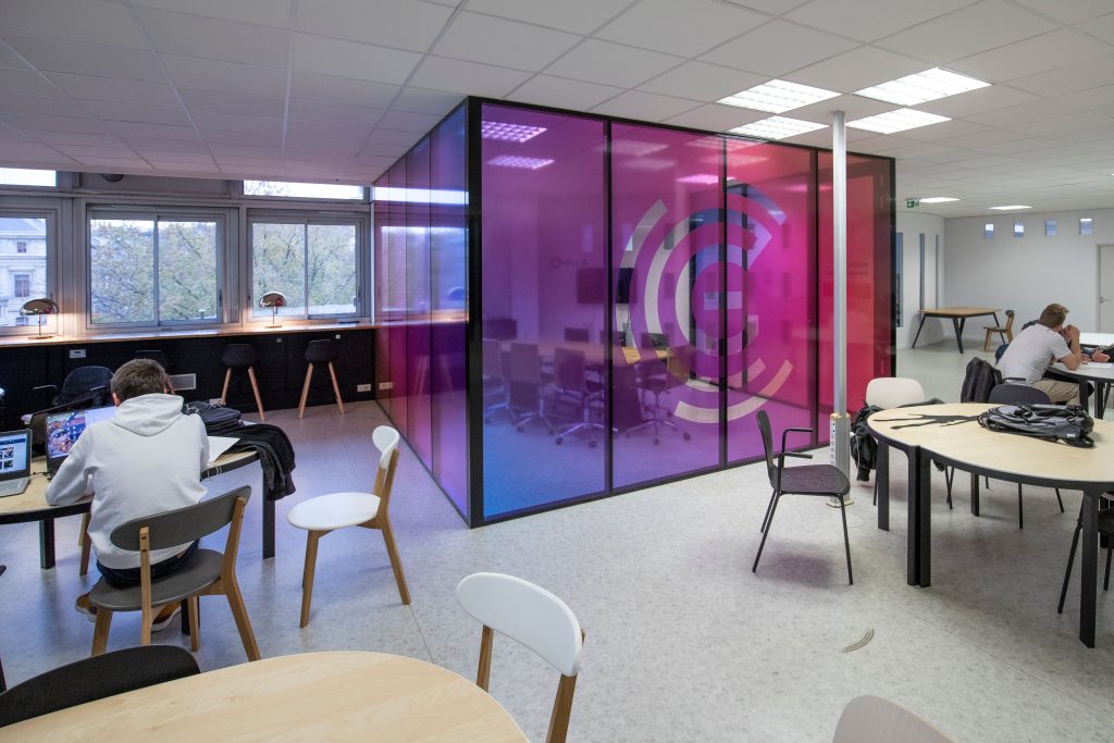 Faire de sa passion un métier : comment se former aux métiers du jeu vidéo et de l’esport