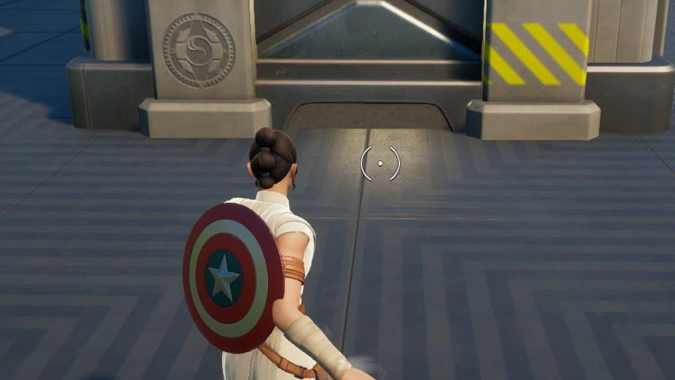 Transporter un échantillon extraterrestre de l’antenne d’une base satellite à l’entrée de Corny Complex dans Fortnite, défi saison 7