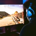 24 vs 27 pouces : quel écran gaming choisir pour dominer vos parties ?