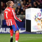 Antoine Griezmann échange son maillot contre des cartes Pokémon Evolutions Prismatiques !