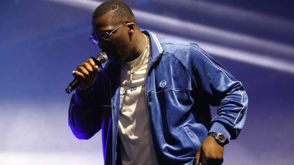 Ce rappeur aux millions d’écoutes est un fan de la Karmine Corp ! De qui s’agit-il ?