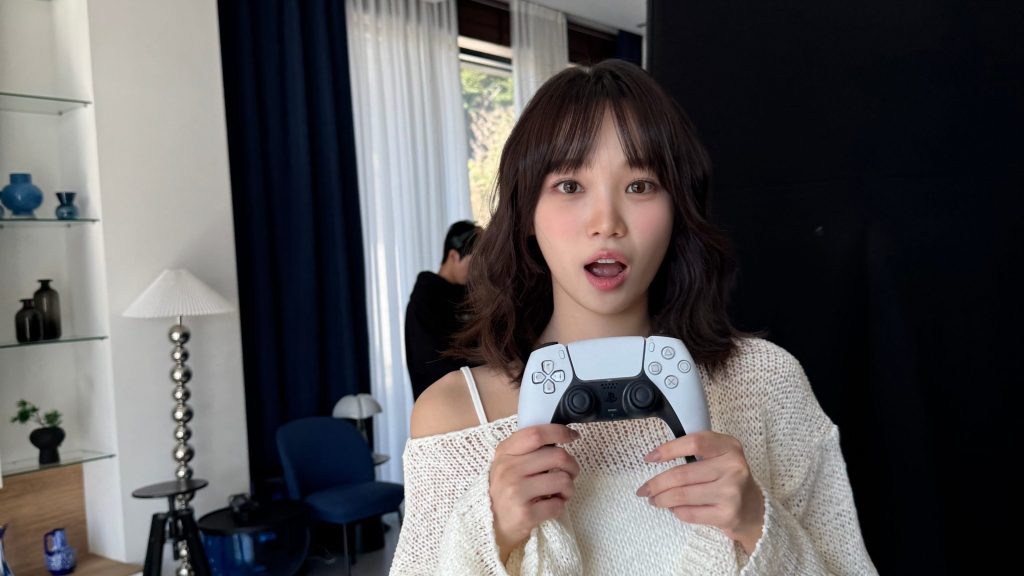 PlayStation dévoile Love of Play, une campagne avec Kim Chaewon (LE SSERAFIM)