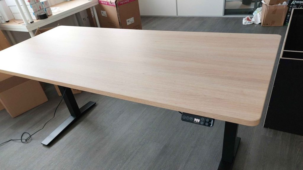 FlexiSpot E7 2026 : ce bureau assis-debout vaut-il vraiment le coup ? Notre test complet